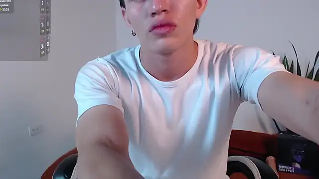 Snapshot of DarrenColleen chatting on February 21, 11:50 pm DarrenColleen online show from February 21, 11:50 pm