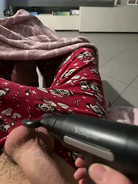 Snapshot of Buenoboss chatting on February 6, 8:23 pm Buenoboss online show from February 6, 8:23 pm