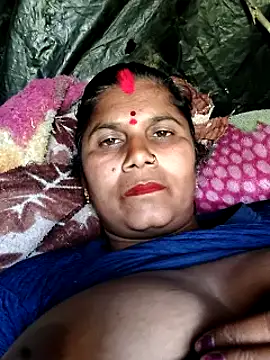 Snapshot of Hot_di97 chatting on February 7, 8:29 am Hot di97 online show from February 7, 8:29 am