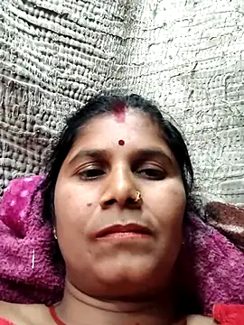 Snapshot of Hot_di97 chatting on February 18, 8:21 am Hot di97 online show from February 18, 8:21 am