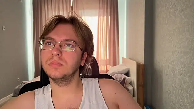 Snapshot of HairyVit chatting on March 2, 7:37 am HairyVit online show from March 2, 7:37 am