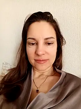 Snapshot of She-Moon chatting on March 24, 7:46 am She-Moon online show from March 24, 7:46 am