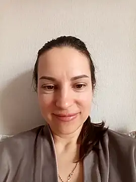 Snapshot of She-Moon chatting on March 29, 7:19 am She-Moon online show from March 29, 7:19 am