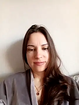 Snapshot of She-Moon chatting on April 6, 6:03 am She-Moon online show from April 6, 6:03 am