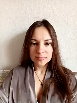 Snapshot of She-Moon chatting on April 10, 6:07 am She-Moon online show from April 10, 6:07 am