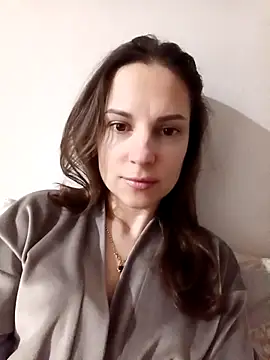 Snapshot of She-Moon chatting on April 11, 5:50 pm She-Moon online show from April 11, 5:50 pm