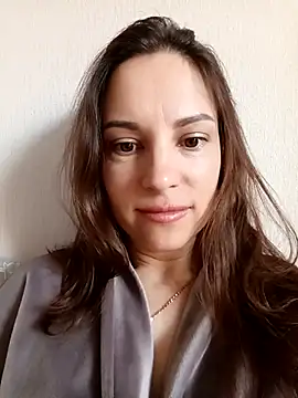 Snapshot of She-Moon chatting on April 14, 5:57 am She-Moon online show from April 14, 5:57 am
