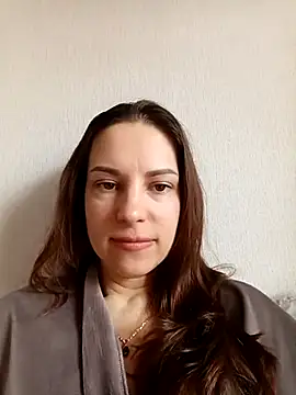 Snapshot of She-Moon chatting on April 17, 5:43 am She-Moon online show from April 17, 5:43 am