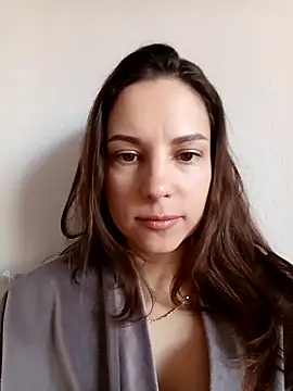 Snapshot of She-Moon chatting on April 19, 6:13 am She-Moon online show from April 19, 6:13 am