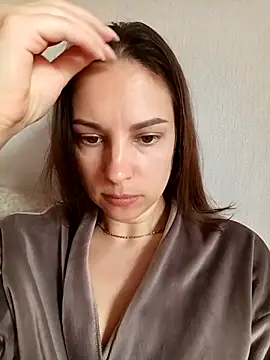 Snapshot of She-Moon chatting on April 21, 6:09 am She-Moon online show from April 21, 6:09 am