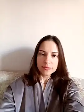 Snapshot of She-Moon chatting on April 27, 6:00 am She-Moon online show from April 27, 6:00 am