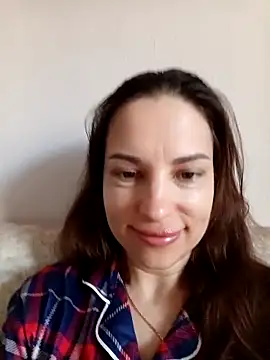 Snapshot of She-Moon chatting on April 28, 6:29 am She-Moon online show from April 28, 6:29 am