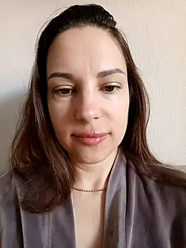 Snapshot of She-Moon chatting on May 1, 5:23 am She-Moon online show from May 1, 5:23 am