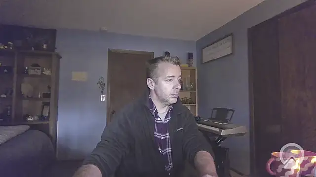 chrisw8140 online show from April 1, 4:26 pm