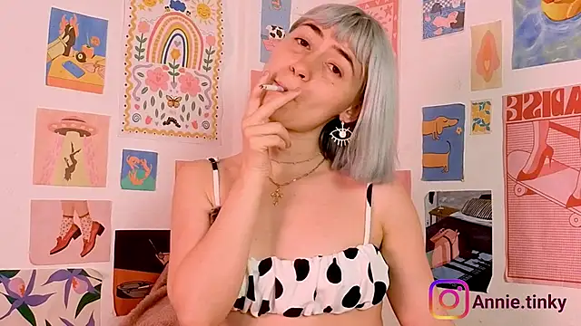 Snapshot of annieTinky0 chatting on February 17, 12:18 am annieTinky0 online show from February 17, 12:18 am