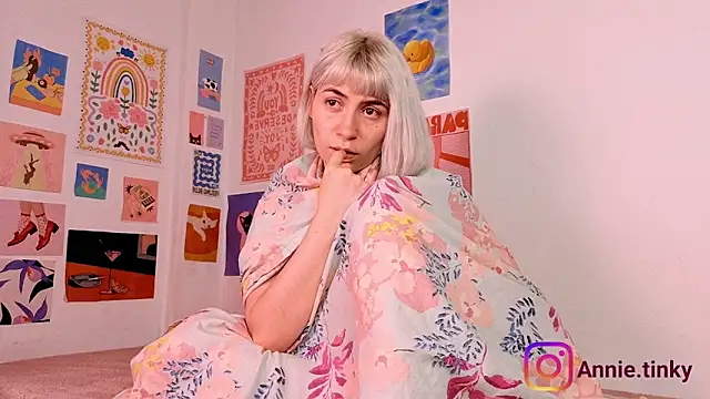 Snapshot of annieTinky0 chatting on February 24, 12:30 am annieTinky0 online show from February 24, 12:30 am