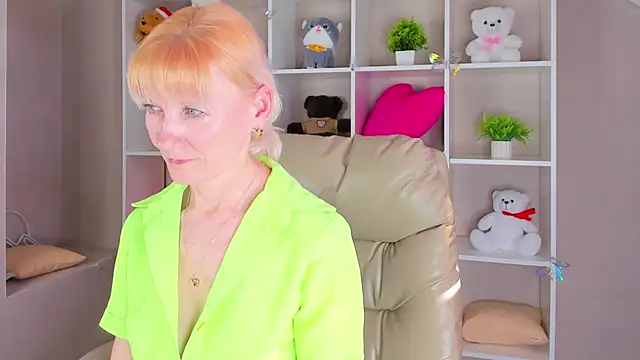 Julie Lucas online show from March 31, 9:21 am