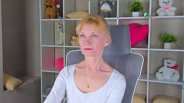 Julie Lucas online show from April 3, 12:52 am