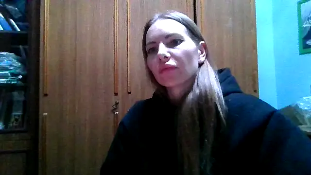 Snapshot of Valyssa chatting on June 25, 7:35 am Valyssa online show from June 25, 7:35 am