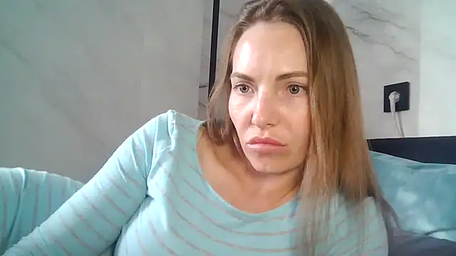 Snapshot of Valyssa chatting on June 28, 4:13 pm Valyssa online show from June 28, 4:13 pm