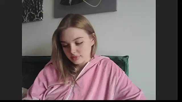 Snapshot of lina_milka chatting on May 23, 1:59 pm lina milka online show from May 23, 1:59 pm