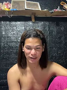 Snapshot of HugeAgatha chatting on February 22, 9:52 am HugeAgatha online show from February 22, 9:52 am