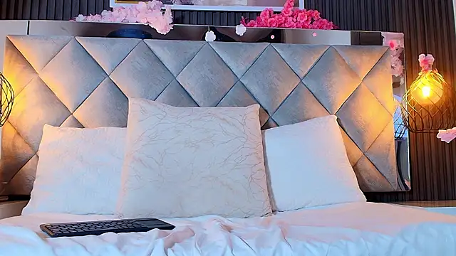 Real virgin Pussy online show from March 17, 7:28 pm