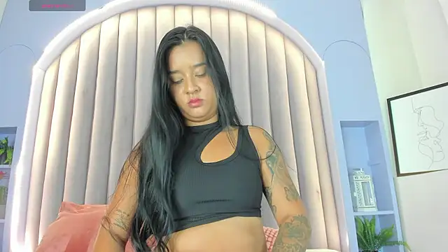 Snapshot of ChloeeMiller__ chatting on February 12, 11:49 am ChloeeMiller online show from February 12, 11:49 am