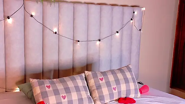 Snapshot of ChloeeMiller__ chatting on March 2, 2:25 am ChloeeMiller online show from March 2, 2:25 am