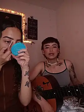 AlexxaAndRileyy online show from February 10, 9:41 pm