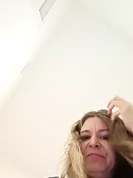 Snapshot of Didi2081 chatting on March 25, 12:49 am Didi2081 online show from March 25, 12:49 am