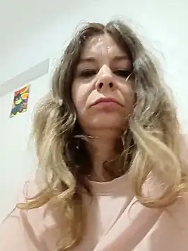 Snapshot of Didi2081 chatting on April 13, 1:22 am Didi2081 online show from April 13, 1:22 am