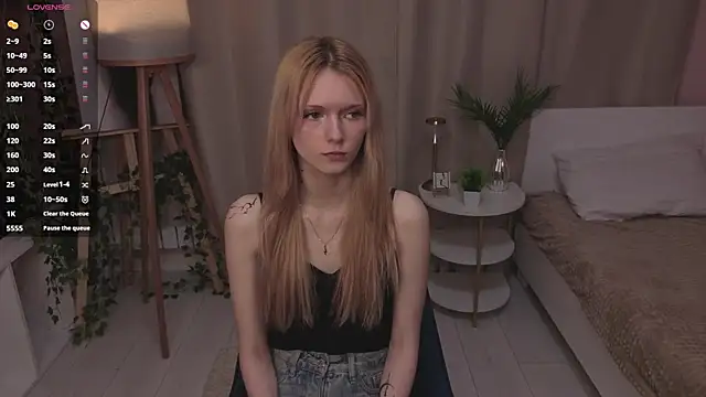 JuanaSumma online show from April 15, 6:20 am