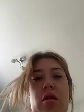 Snapshot of Princess-ivyxoxo chatting on July 9, 9:35 am Princess-ivyxoxo online show from July 9, 9:35 am