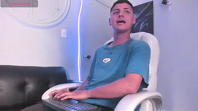 Liam9  online show from January 18, 2:48 am