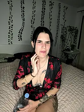 Snapshot of julieeeeee75 chatting on January 13, 12:16 am julieeeeee75 online show from January 13, 12:16 am