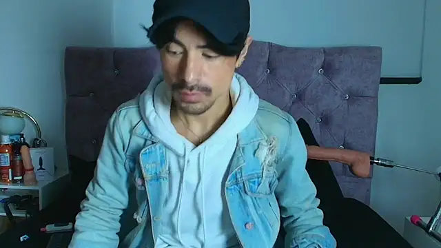 Snapshot of Ethan_Briggs_ chatting on February 22, 2:24 am Ethan Briggs online show from February 22, 2:24 am