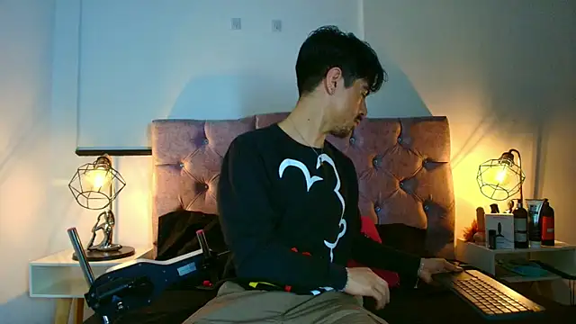 Ethan Briggs  online show from March 27, 3:34 am