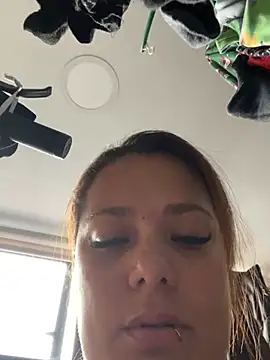 Pretty  Milf online show from March 22, 10:24 pm