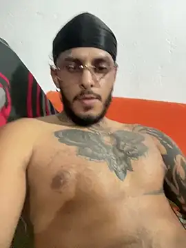 Snapshot of liyamjunior chatting on February 3, 6:51 am liyamjunior online show from February 3, 6:51 am