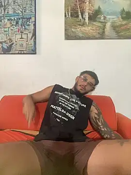 Snapshot of liyamjunior chatting on February 7, 3:38 pm liyamjunior online show from February 7, 3:38 pm