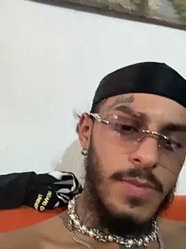 Snapshot of liyamjunior chatting on February 19, 7:54 pm liyamjunior online show from February 19, 7:54 pm