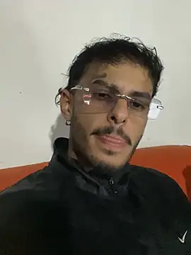 Snapshot of liyamjunior chatting on February 27, 5:51 am liyamjunior online show from February 27, 5:51 am