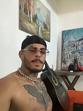 Snapshot of liyamjunior chatting on February 27, 5:57 pm liyamjunior online show from February 27, 5:57 pm