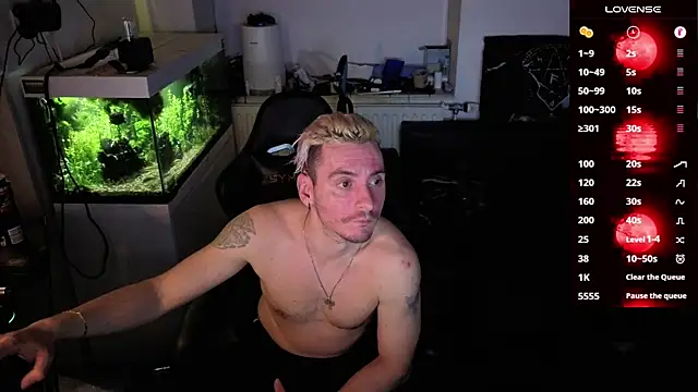 Rayzel White online show from April 6, 8:54 pm