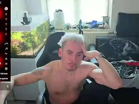 Snapshot of Rayzel_White chatting on April 29, 5:30 pm Rayzel White online show from April 29, 5:30 pm