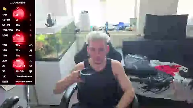 Snapshot of Rayzel_White chatting on May 2, 1:16 pm Rayzel White online show from May 2, 1:16 pm
