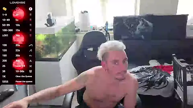 Snapshot of Rayzel_White chatting on May 3, 11:38 am Rayzel White online show from May 3, 11:38 am