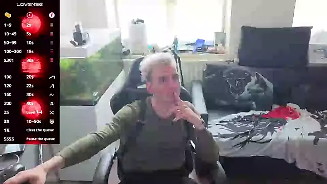 Snapshot of Rayzel_White chatting on May 6, 11:48 am Rayzel White online show from May 6, 11:48 am