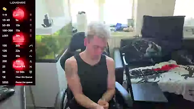 Snapshot of Rayzel_White chatting on May 7, 11:48 am Rayzel White online show from May 7, 11:48 am